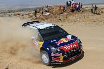 Francouz Sébastien Ogier s citroënem vede Jordánskou rallye.