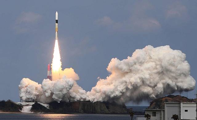 Start japonské rakety, která vynesla sondu Hajabusa 2 k asteroidu Ryugu.