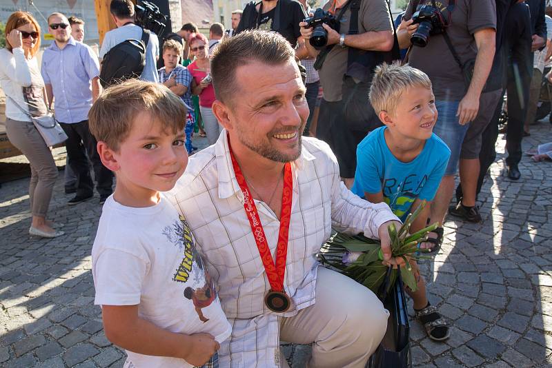 Zápasník Marek Švec dostal 14. srpna na slavnostním ceremoniálu v Havlíčkově Brodě bronzovou medaili z olympijských her v Pekingu z roku 2008. Jeho tehdejší přemožitel v přímém souboji o třetí místo ve váhové kategorii do 96 kg v řecko-římském stylu Asset