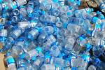 Kdyby plastová lahev stála dvacet pět dolarů, lidé by je přestali jen tak vyhazovat, říká vědec Smil