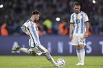 Lionel Messi (vlevo) z Argentiny