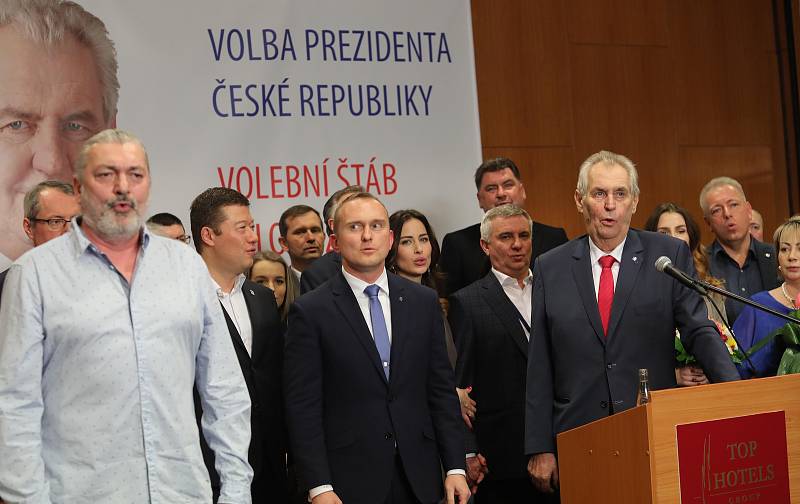 Štáb prezidenta Miloše Zemana v Top hotelu Praha. Prezident Miloš Zeman obhájil.