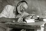 Spisovatel Ernest Hemingway a jeho syn Gregory