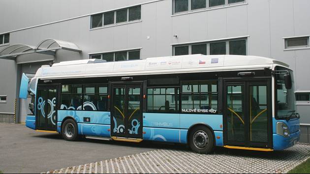 Prototyp městského autobusu s trojitě hybridním elektrickým pohonem a vodíkovými palivovými články TriHyBus. Ilustrační foto.