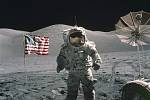 Americký astronaut na Měsíci