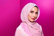 Muslimská modelka v hidžábu v reklamě značky L´Oréal na vlasovou péči