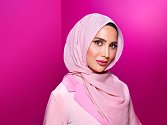 Muslimská modelka v hidžábu v reklamě značky L´Oréal na vlasovou péči