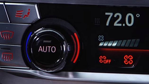 Novější modely BMW jsou vybaveny dotykovým ovládáním klimatizace