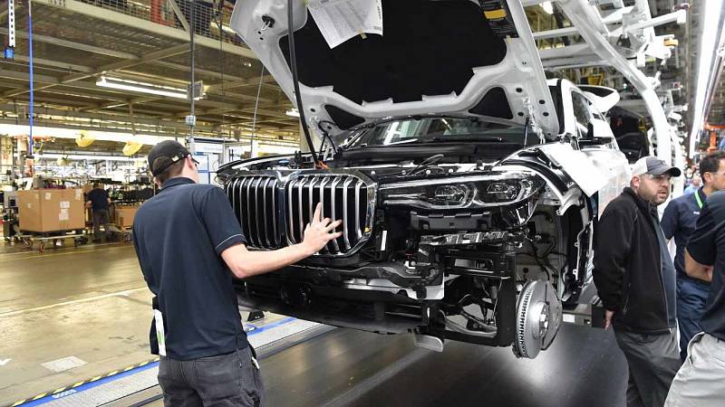 Záběry z výroby prototypů nového BMW X7.