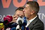 Předseda vítězného hnutí ANO Andrej Babiš (vpravo) okomentoval 21. října na tiskové konferenci ve volebním štábu v Praze výsledky sněmovních voleb. Vlevo je Marek Prchal
