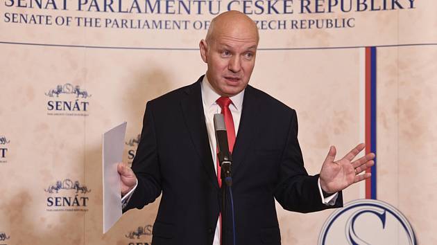 Předseda senátního výboru pro zahraniční věci, obranu a bezpečnost (VZOB) Pavel Fischer (na snímku z 17. prosince 2019)