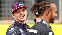 Max Verstappen (vlevo) a Lewis Hamilton