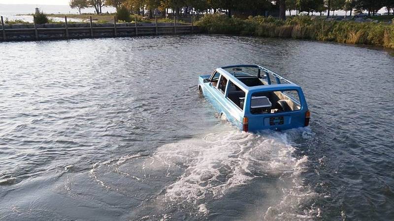 Předchozí výtvor amerického mechanika. Obojživelné Volvo.