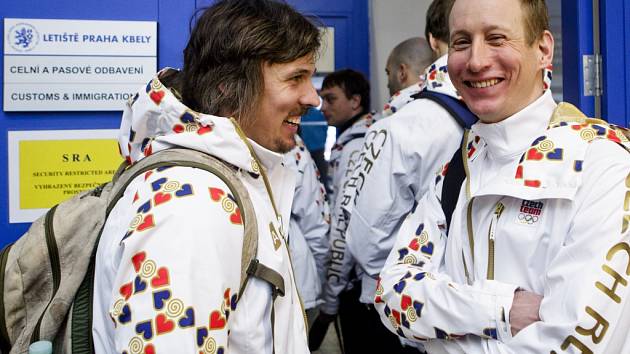 Medailové naděje. Ondřej Bank (vlevo) a Lukáš Bauer před odletem na olympiádu v Soči.