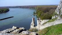 Soutok Moravy a Dunaje u hradu Devín