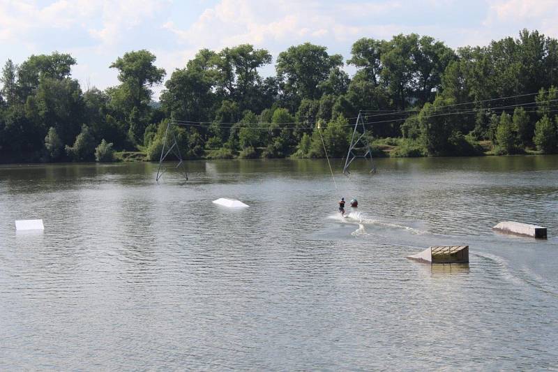 Wakeboarding získává v Česku stále více příznivců - Veselý vlek ve Veselé u Mnichova Hradiště na Mladoboleslavsku vznikl díky Ladislavu Laurynovi