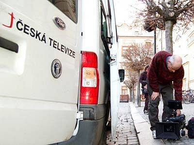 Generální ředitel České televize Jiří Janeček se ve středu odpoledne rozhodl na vlastní odpovědnost stáhnout z vysílání předvolební spot Národní strany. 