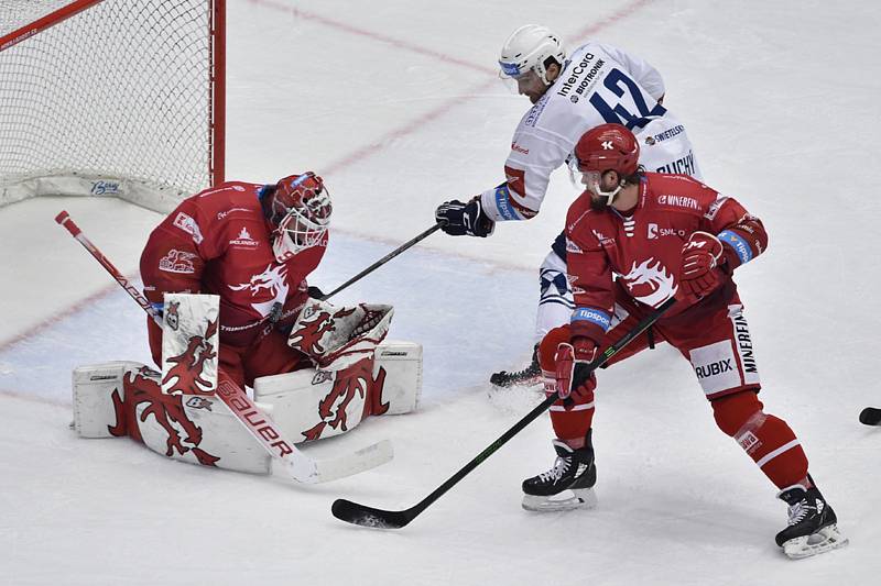 Brankář Ondřej Kacetl z Třince pustil 13 sekund před koncem gól přes celé hřiště a Oceláři padli s Plzní 2:3.