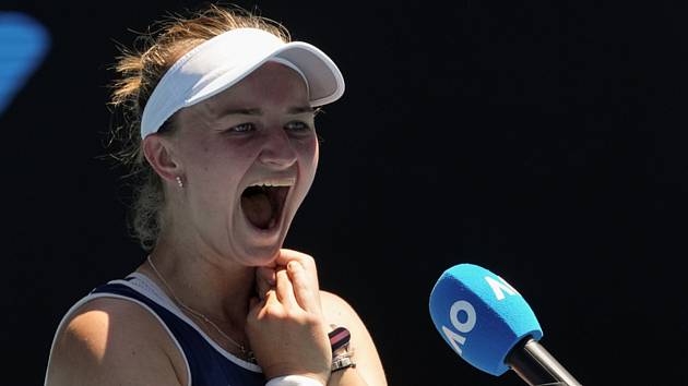 Česká tenistka Barbora Krejčíková se raduje z postupu do čtvrtfinále Australian Open
