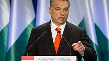 Orbán si opět pochválil úspěšnost bariér vybudovaných na hranicích se Srbskem a s Chorvatskem kvůli ochraně před pronikáním do země. Nicméně dodal, že systém tohoto oplocení se musí ještě víc posílit a rozšířit.