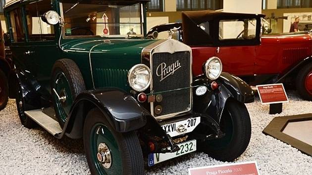 Národní technické muzeum vystavuje osobní automobily značky Praga.