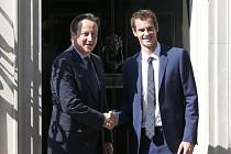 Wimbledonský šampion Andy Murray (vpravo) se setkal s britským premiérem Davidem Cameronem.