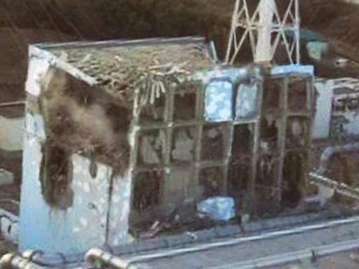 Poničená elektrárna ve Fukušimě