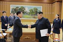Setkání jihokorejské delegace s Kim Čong-unem v Pchjongjangu.