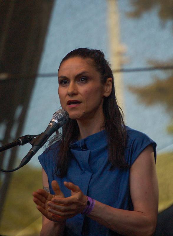 V úvodním čtvrtečním festivalovém dni na Metronome vystoupila zpěvačka Lenka Dusilová s ansámblem Řeka nazvaným podle jejího oceňovaného alba.