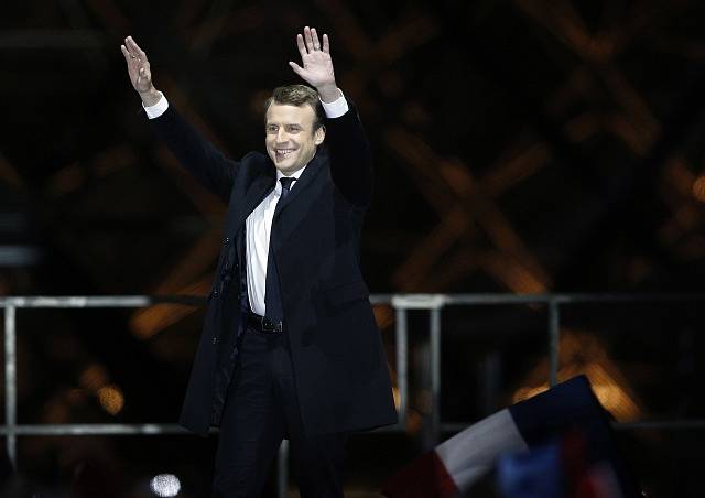 Emmanuel Macron předstoupil před své příznivce