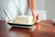 Dánská mlékárenská firma varuje, že na Vánoce bude máslo drahé a bude ho málo.
