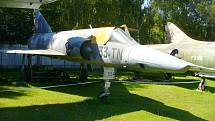 MIRAGE IIIR. Francouzská stíhačka Mirage IIIR je jediná svého typu, kterou můžete spatřit na území naší republiky