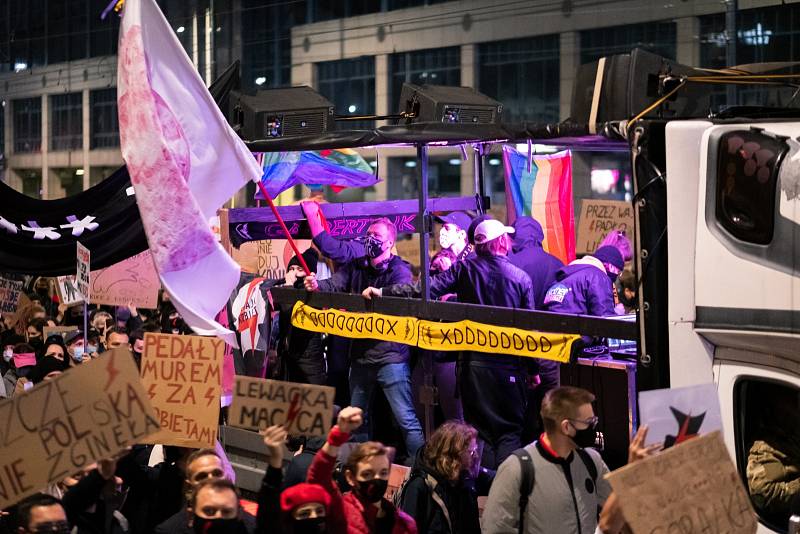 Demonstrace proti zákazu potratů v Polsku, které proběhly v listopadu loňského roku.