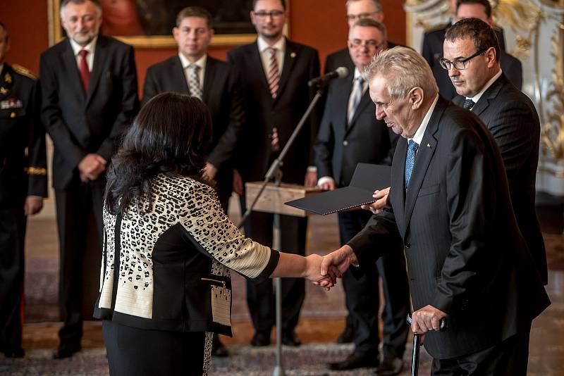 Prezident Miloš Zeman jmenoval 13. prosince na Pražském hradě menšinovou vládu Andreje Babiše.