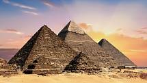 Pyramidy v Egyptě.