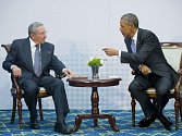 Vůdci obou zemí Barack Obama a Raúl Castro 1. července ohlásili obnovení diplomatických vztahů, přerušených od roku 1961.