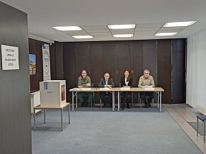 Volební místnost pro české občany, kteří hlasují v prezidentských volbách, 13. ledna 2023, velvyslanectví ČR v Kyjevě, Ukrajina