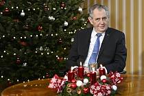 Prezident Miloš Zeman se připravuje na pronesení vánočního poselství 26. prosince 2021 na zámku v Lánech na Kladensku