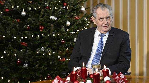 Prezident Miloš Zeman se připravuje na pronesení vánočního poselství 26. prosince 2021 na zámku v Lánech na Kladensku
