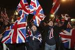 Příznivci brexitu mávali britskými vlajkami…
