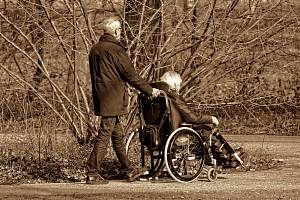 Požádat o důchod (i o starobní, invalidní, vdovský nebo vdovecký) lze na okresní správě sociálního zabezpečení (OSSZ).