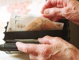 Starobní penze by se měla v průměru zvýšit o 760 korun a průměrný důchod v Česku poprvé překročí hranici 20 tisíc korun. Ilustrační foto