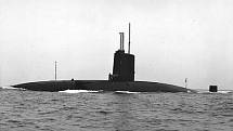 První britskou ponorkou stejné třídy jako Conqueror byla ponorka Churchill. Všechny tři tyto ponorky (Conqueror, Churchill a Courageous) byly navrženy tak, aby čelily sovětské hrozbě na moři