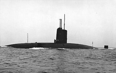 První britskou ponorkou stejné třídy jako Conqueror byla ponorka Churchill. Všechny tři tyto ponorky (Conqueror, Churchill a Courageous) byly navrženy tak, aby čelily sovětské hrozbě na moři