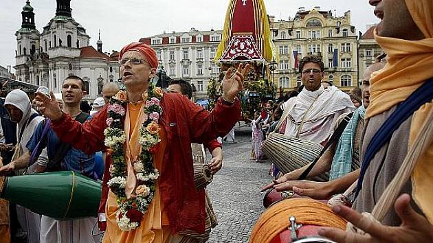 Indický festival Ratha Jatra, neboli festival ozdobených vozů vyšel 18. července z pražského Staroměstského náměstí.