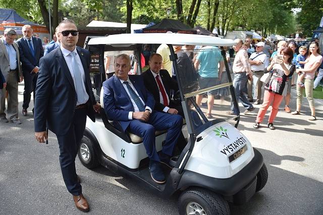 Miloš Zeman navštívil mezinárodní agrosalon Země živitelka.