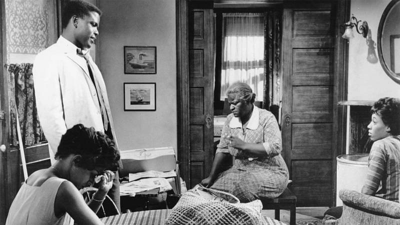 V roce 1961 ztvárnil Sidney Poitier hlavní roli v sociálním dramatu A Raisin in the Sun