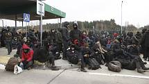 Migranti na hraničním přechodu na polsko-běloruské hranici, 15. listopadu 2021