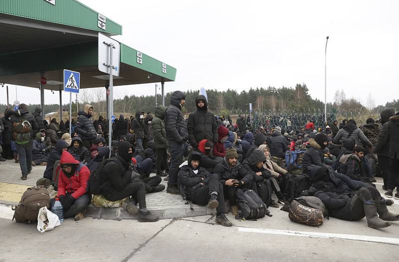 Migranti na hraničním přechodu na polsko-běloruské hranici, 15. listopadu 2021