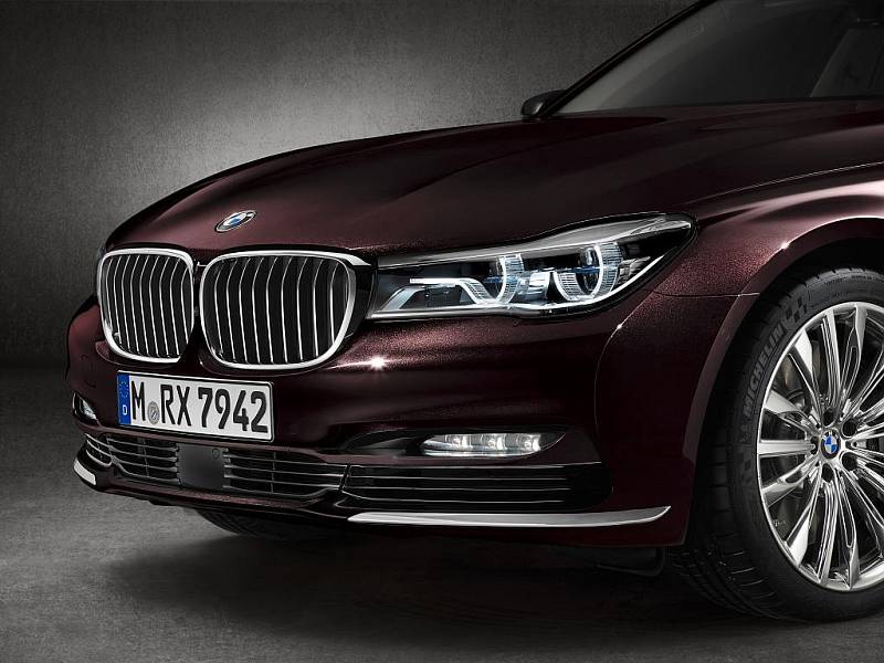 BMW M760Li xDrive.